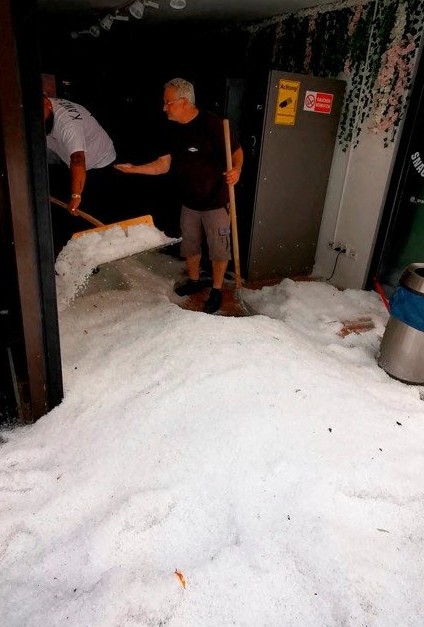 Yaz ayında gözlerine inanamadılar! Almanya beyaza büründü .